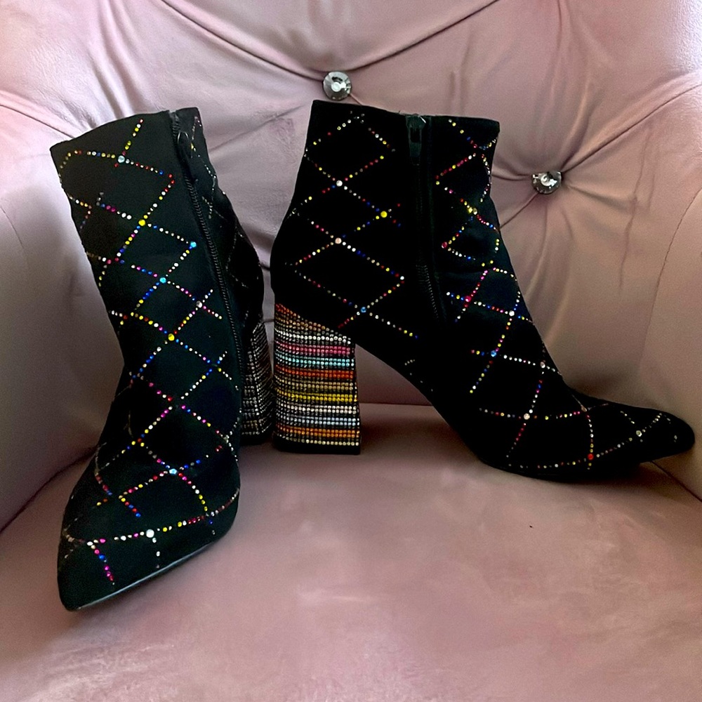 Betsy Johnson Kassie ankle boots, size 9